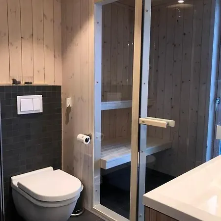 Semesterbostad Modern New Large In Out